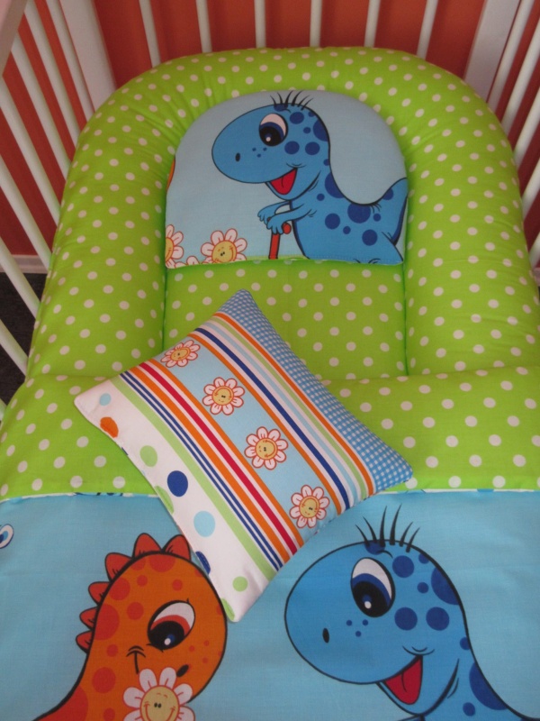 Souprava 4D hnízdečko pro miminko 34x70 Dinosaurus modrý puntík zelený