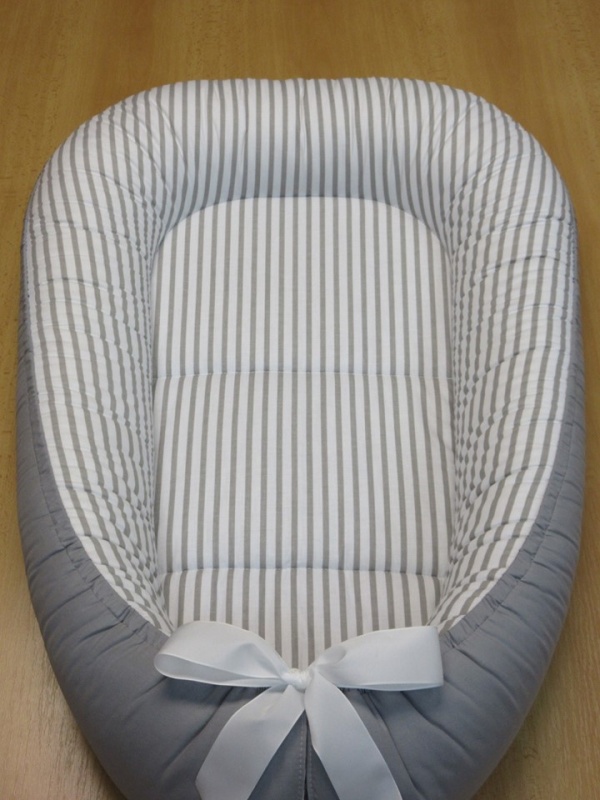 Oboustranné hnízdečko pro miminko velké 34x90 cm stabilizační polštářek proužek šedý