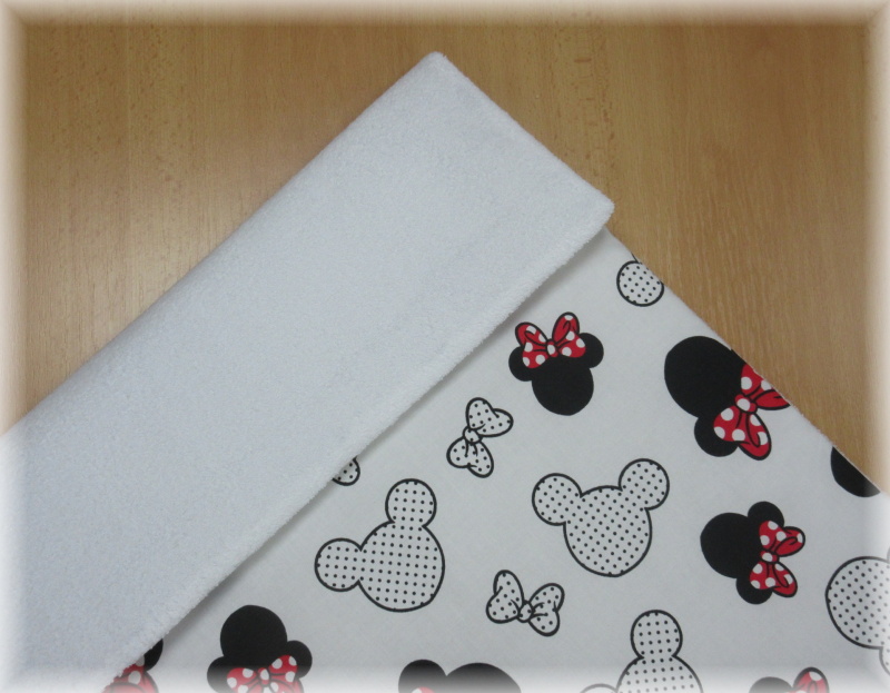 Cestovní přebalovací podložka s všitou výplní Minnie červená