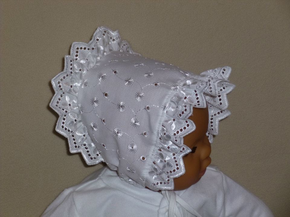 Čepička kojenecká ke křtu madeira s krajkou