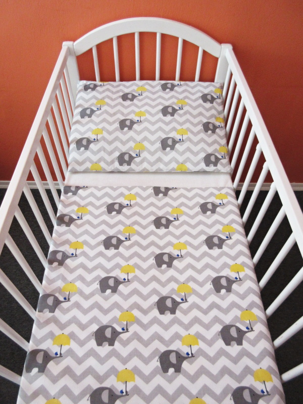 Povlečení do postýlky Slon se žlutým deštníkem 100x135, 40x60
