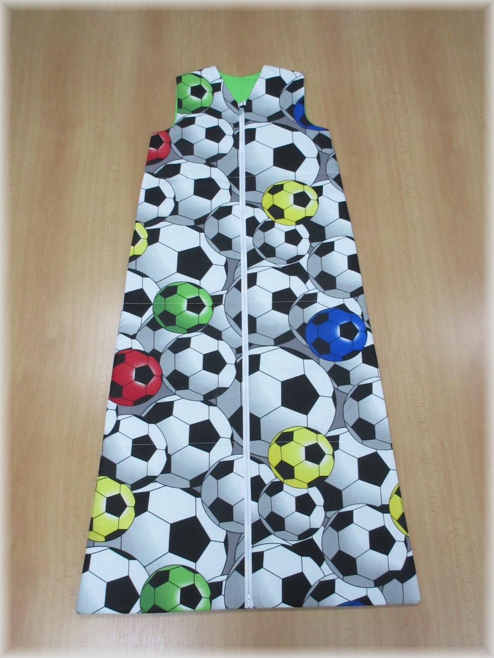 Dětský spací pytel jarní / podzimní délka 130 cm fotbalové míče barevné