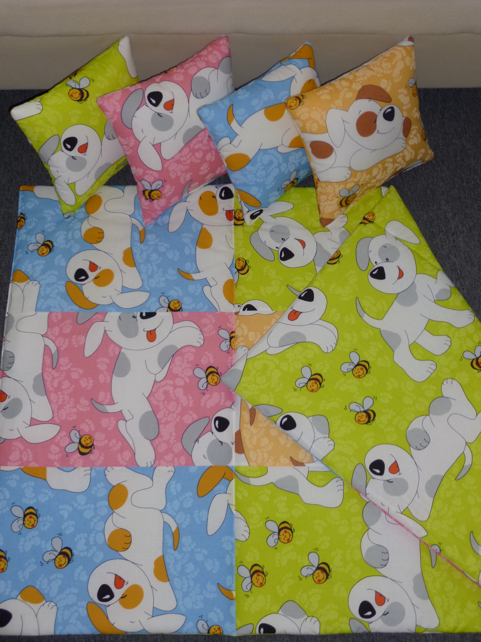 HRACÍ DEKA PATCHWORK + 4 POLŠTÁŘKY