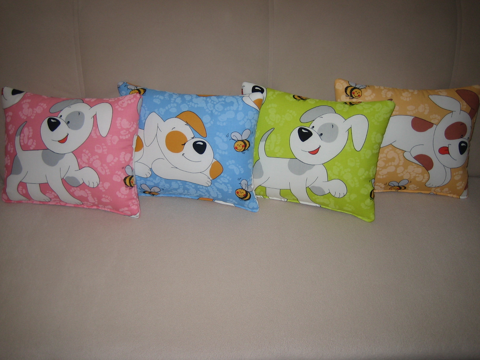 HRACÍ DEKA PATCHWORK + 4 POLŠTÁŘKY