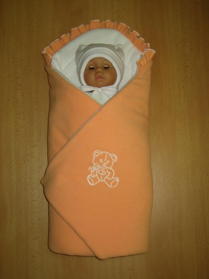 RYHLOZAVINOVAČKA  FLEECE 76x76 cm S KANÝREM  A VÝŠIVKOU