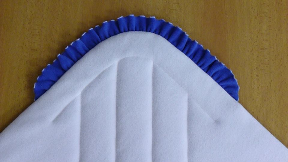 RYHLOZAVINOVAČKA  FLEECE 76x76 cm S KANÝREM  A VÝŠIVKOU