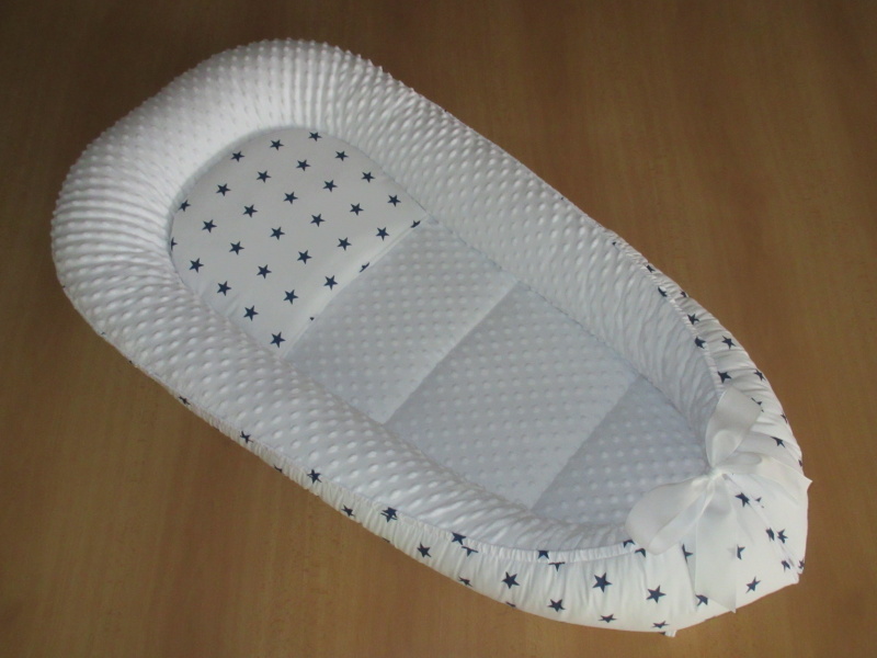 Hnízdečko velké 34x90 cm, podložka, polštářek Hvězdičky tmavě modré, bílá minky