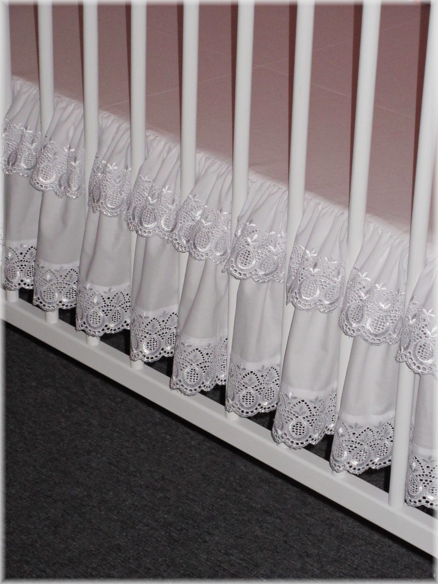 Luxusní potah s volánem a krajkou na matraci  60x120 cm 