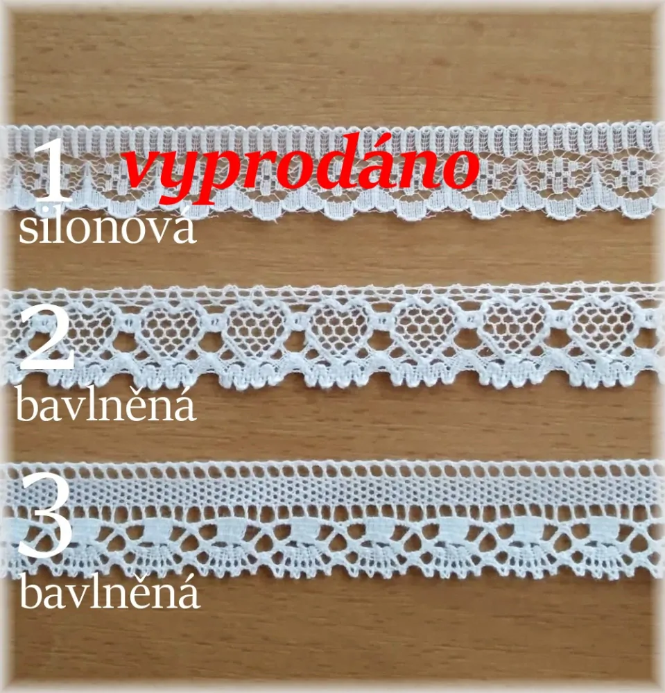 Vyšívaná křestní rouška s krajkou vzor 54