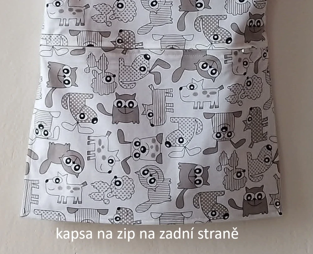 Vyztužený kapsář na ramínko do školky Zvířátka v lese 55x42 cm