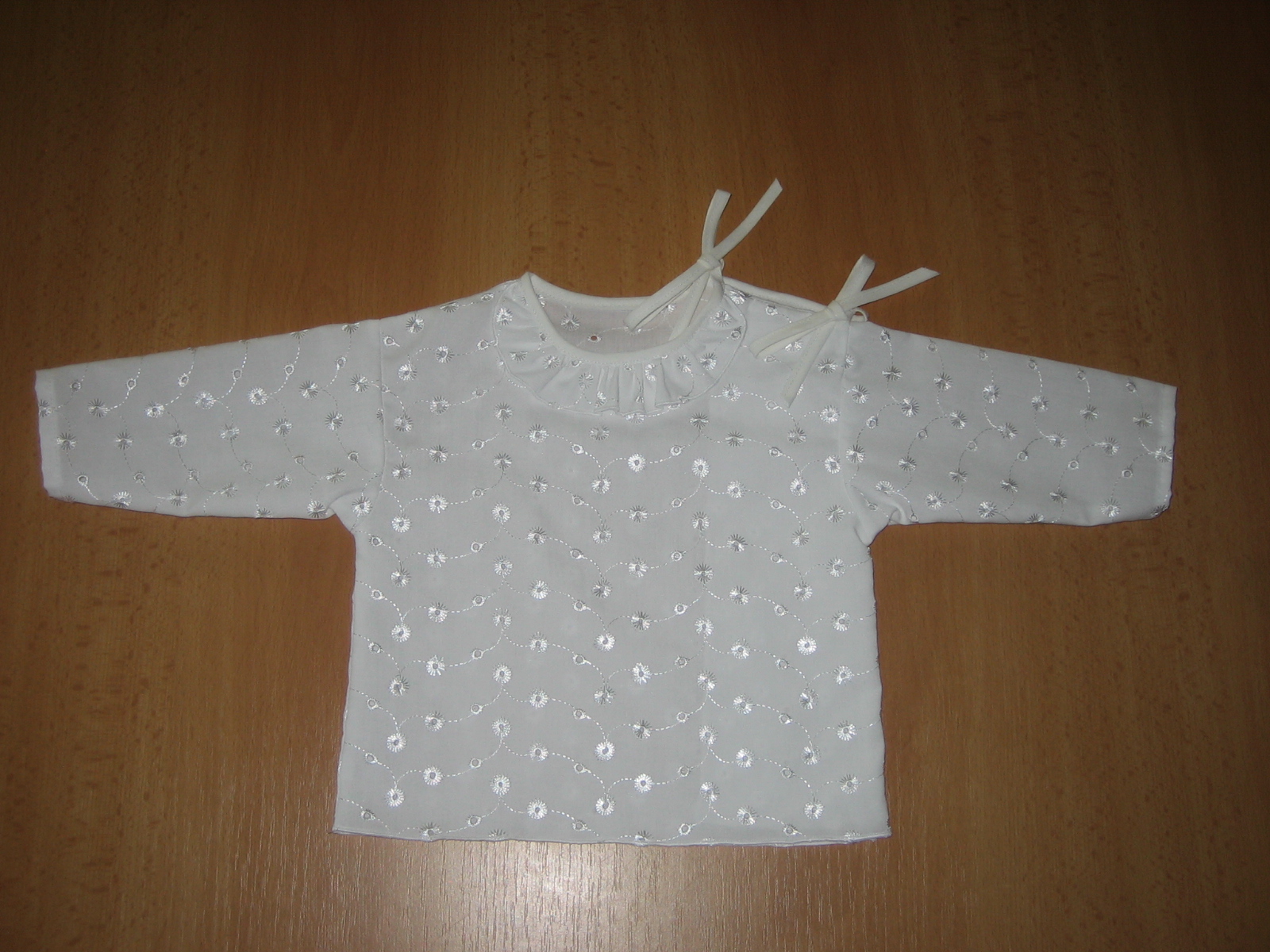 Kojenecká košilka ke křtu madeira 