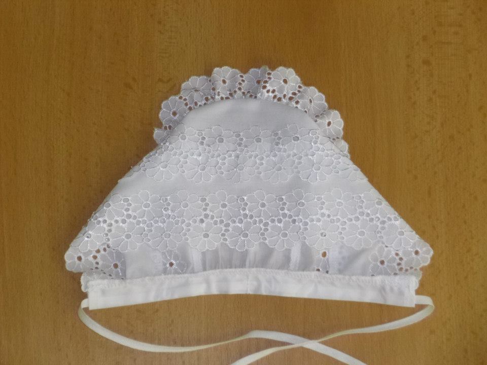 Čepička kojenecká ke křtu krajka