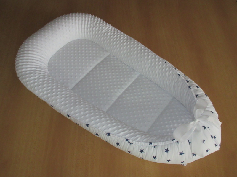 Hnízdečko velké 34x90 cm, podložka, polštářek Hvězdičky tmavě modré, bílá minky
