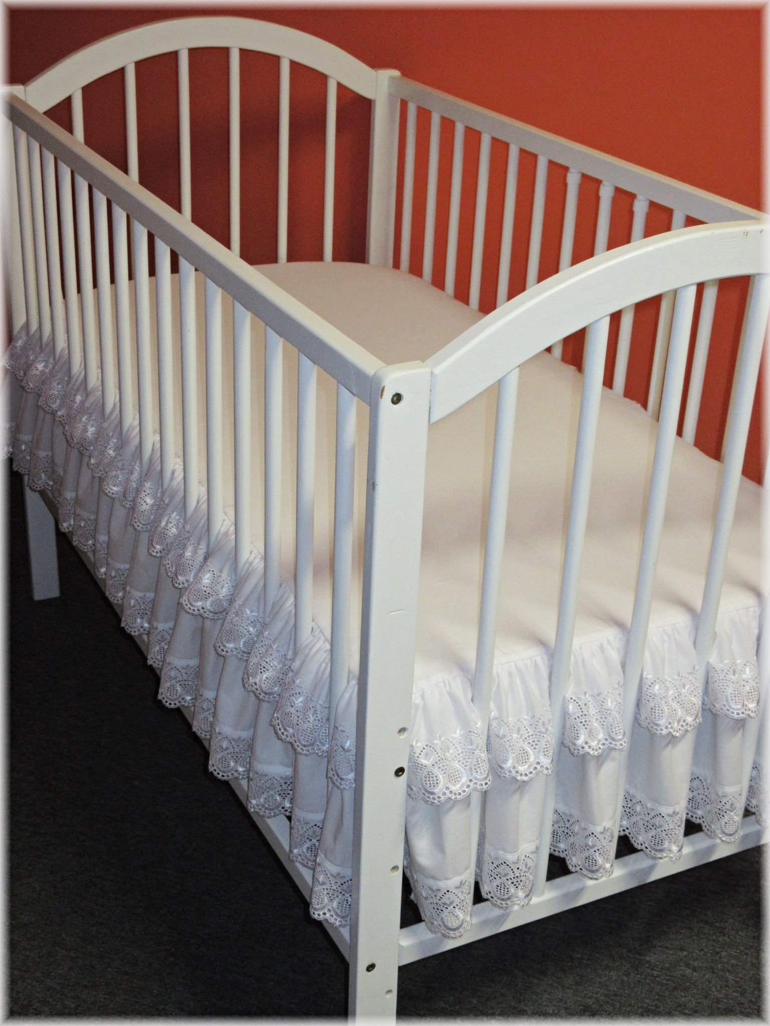 Luxusní potah s volánem a krajkou na matraci  60x120 cm 