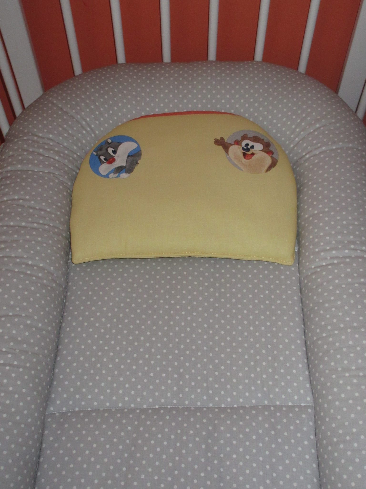 Hnízdečko pro miminko 33x90 cm s polštářkem Disney žlutá,šedý puntík