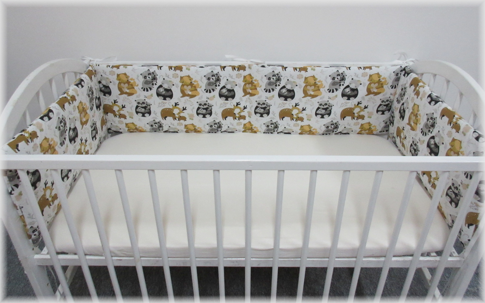 Mantinel kolem celé postýlky 60x120 cm 4 díly, výška 30 cm Zvířátka na bílé