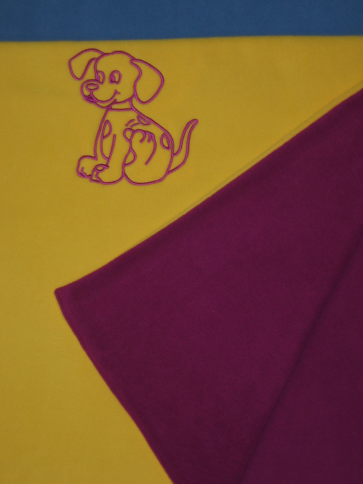 Deka fleece dvouvrstvá 70x100 výšivka obrázek na obou stranách 