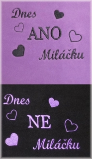 Oboustranný  fleece polštářek  Miláčku dnes ANO - NE fialovo-černý 